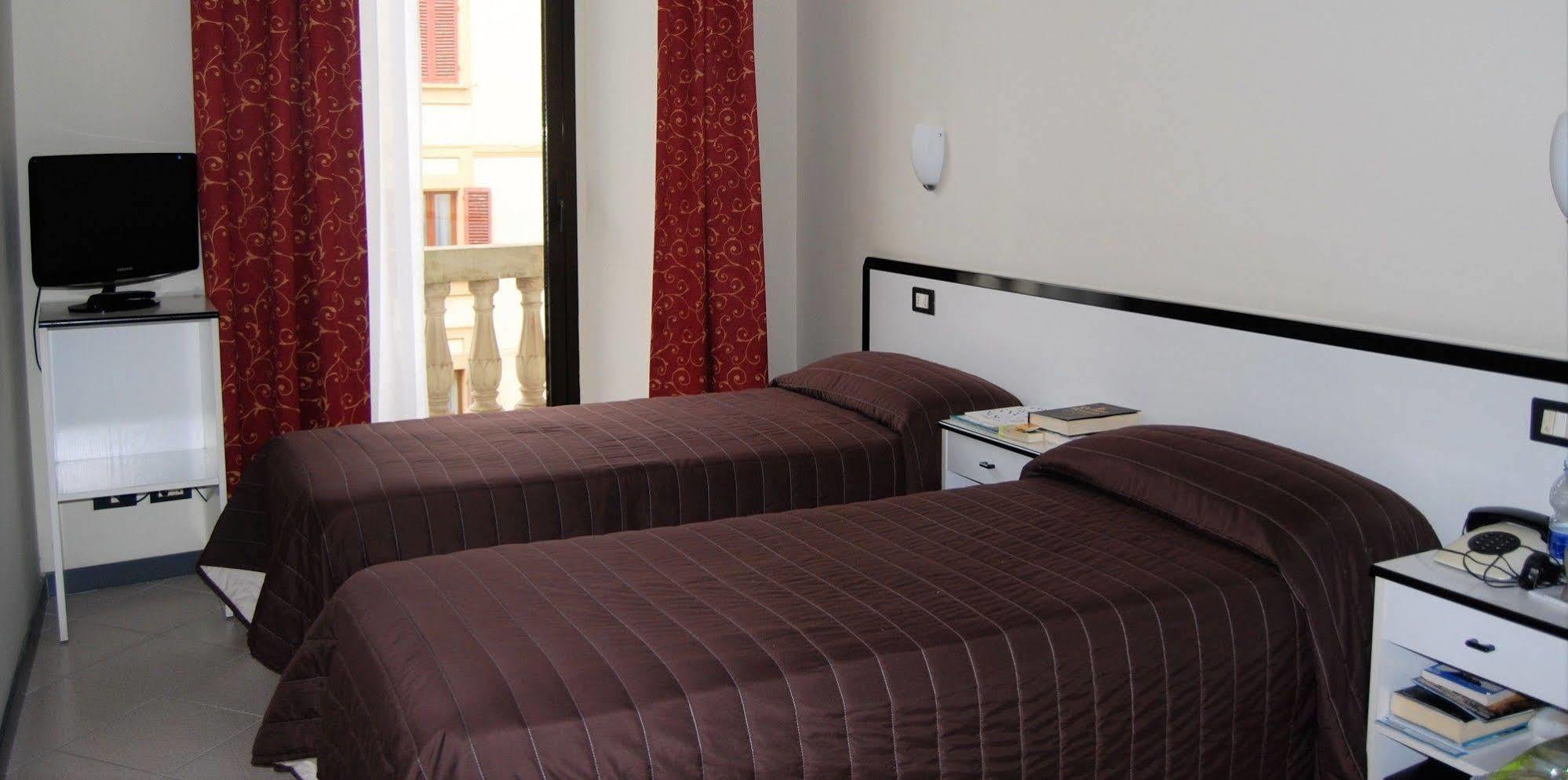 Hotel Italia 3*